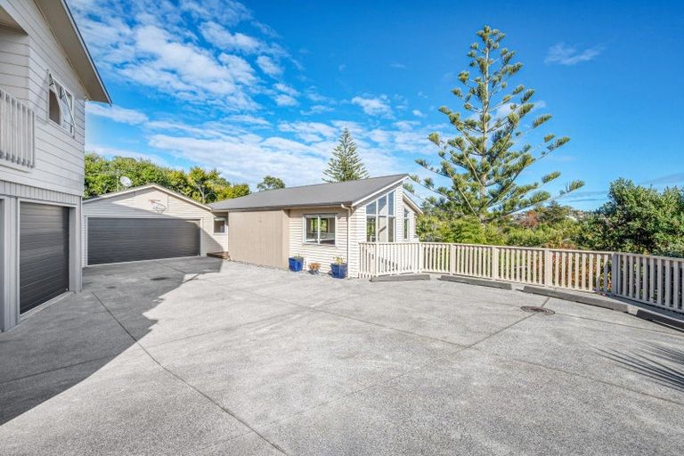 Photo of property in 11 Evelyn Road, Cockle Bay, Auckland, 2014