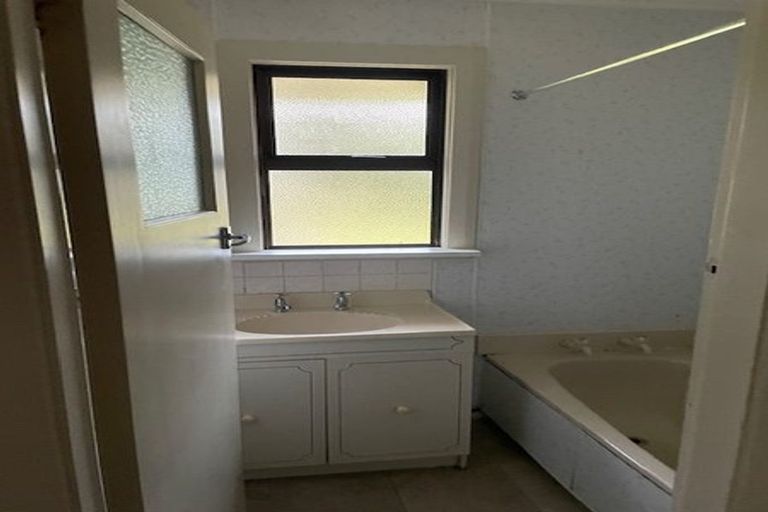 Photo of property in 415 Kaikorai Valley Road, Bradford, Dunedin, 9011