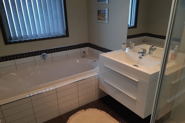 Photo of property in 69 Magellan Rise, Flagstaff, Hamilton, 3210