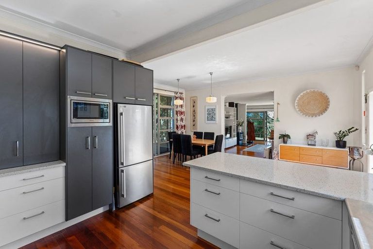 Photo of property in 48 Tiromoana Road, Raumati South, Paraparaumu, 5032