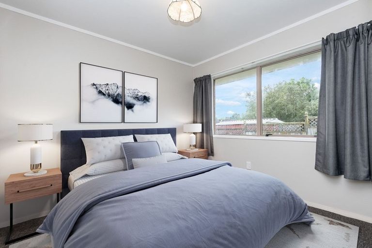 Photo of property in 8 Crescent Hills Court, Northpark, Auckland, 2013