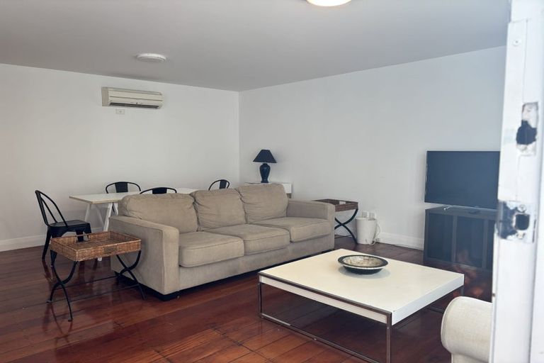 Photo of property in 2b Wilkinson Street, Oriental Bay, Wellington, 6011