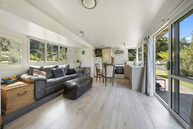 Photo of property in 46 Stoney Creek Drive, Waitakere, Henderson, 0782