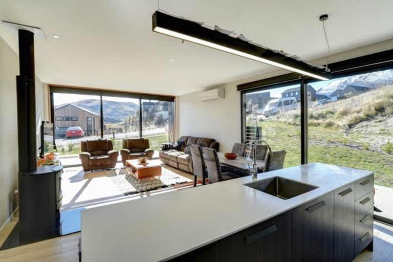 Photo of property in 25 Falconer Rise, Jacks Point, Queenstown, 9371