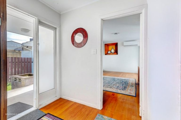 Photo of property in 39 Coniston Avenue, Te Atatu South, Auckland, 0610