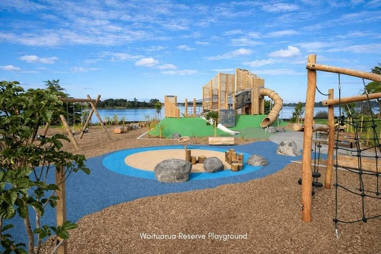 Photo of property in 30 Waituarua Drive, Takanini, 2112