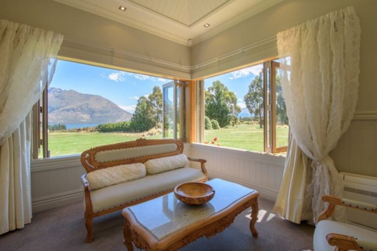 Photo of property in 6 Scenic Drive, Hillpark, Auckland, 2102