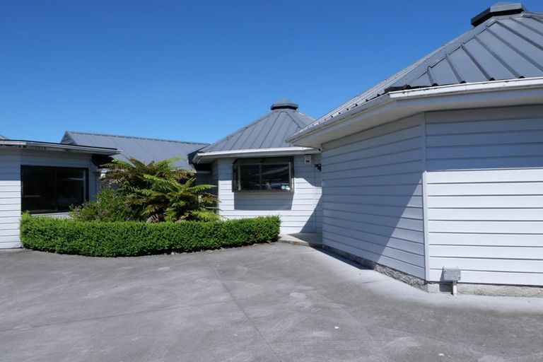 Photo of property in 3 Nugget Grove, Raumati Beach, Paraparaumu, 5032