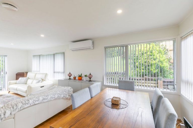 Photo of property in 42 Cyclarama Crescent, Massey, Auckland, 0614