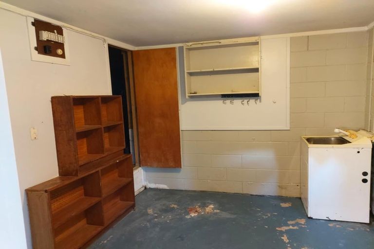 Photo of property in 18 Preston Avenue, Henderson, Auckland, 0610