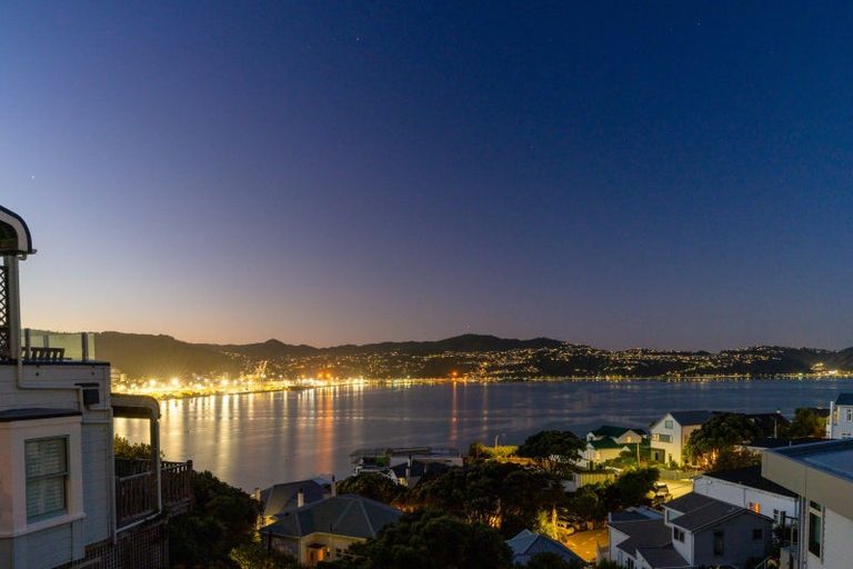 Photo of property in 4 The Crescent, Roseneath, Wellington, 6011