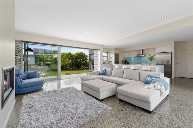 Photo of property in 8 Te Mauri Place, Omaha, 0986