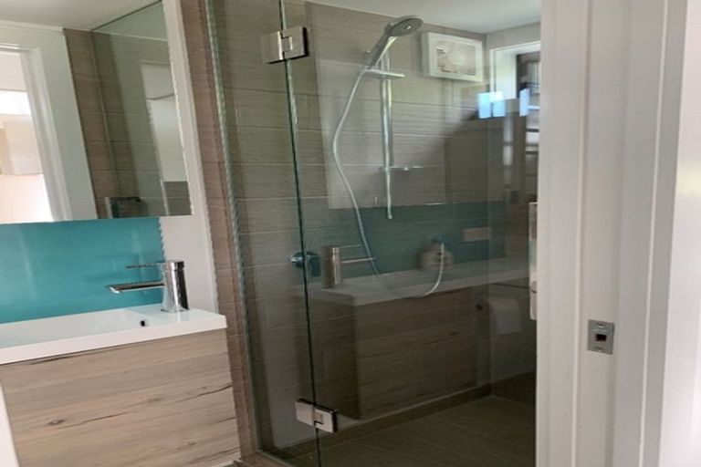 Photo of property in 2a Rimu Road, Stanmore Bay, Whangaparaoa, 0932