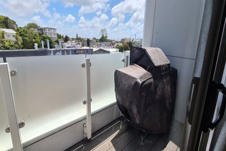 Photo of property in 304/3 Morningside Drive, Morningside, Auckland, 1025