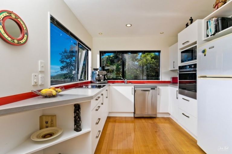 Photo of property in 90 Domain Crescent, Muriwai, 0881