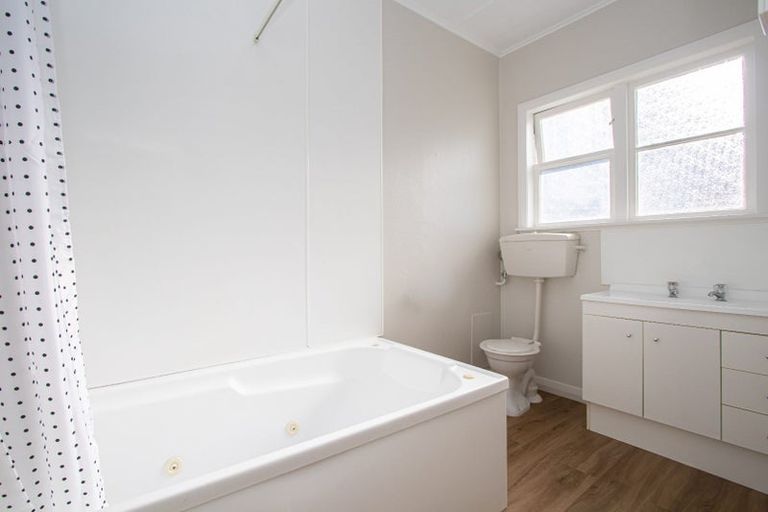 Photo of property in 76 Williams Street, Cambridge, 3434