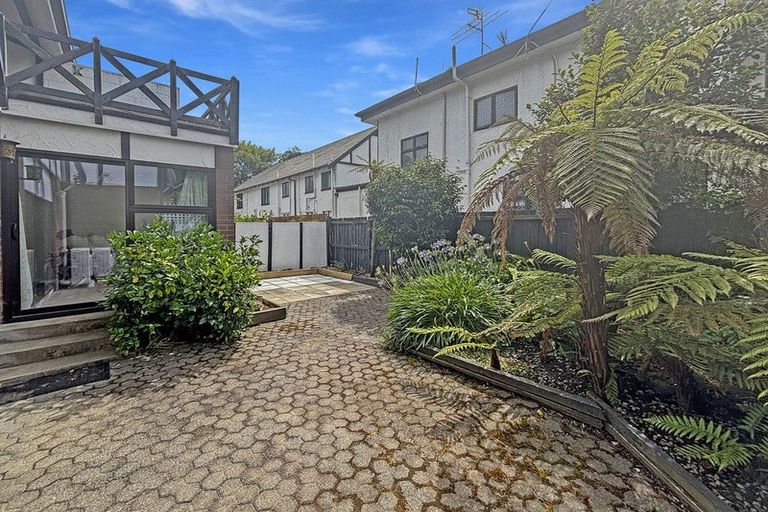 Photo of property in 4/7 Holly Road, Merivale, Christchurch, 8014