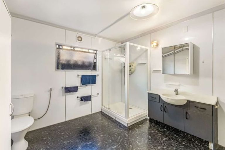 Photo of property in 84 Pioneer Road, Moturoa, New Plymouth, 4310