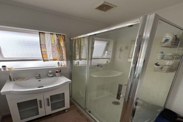 Photo of property in 6 Hereford Street, Te Atatu Peninsula, Auckland, 0610