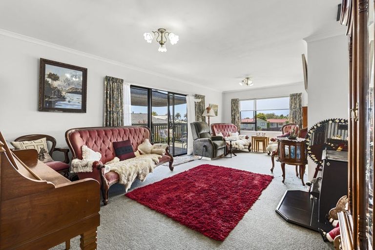 Photo of property in 11 Leon Place, Waitara, 4320