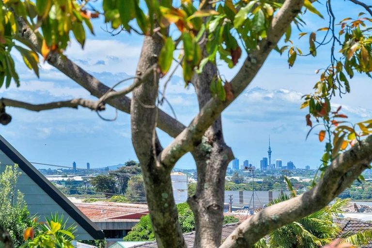 Photo of property in 13 Harmel Road, Glendene, Auckland, 0602