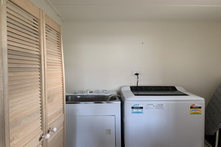 Photo of property in 17 Pioneer Crescent, Helensburgh, Dunedin, 9010