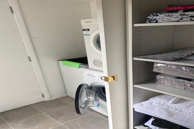 Photo of property in 34 Victory Crescent, Tawa, Wellington, 5028