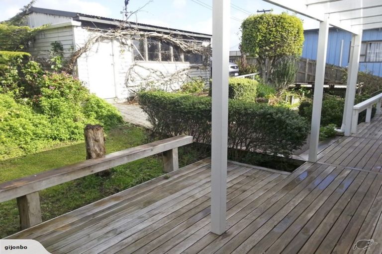 Photo of property in 35 Moffat Road, Red Beach, 0932