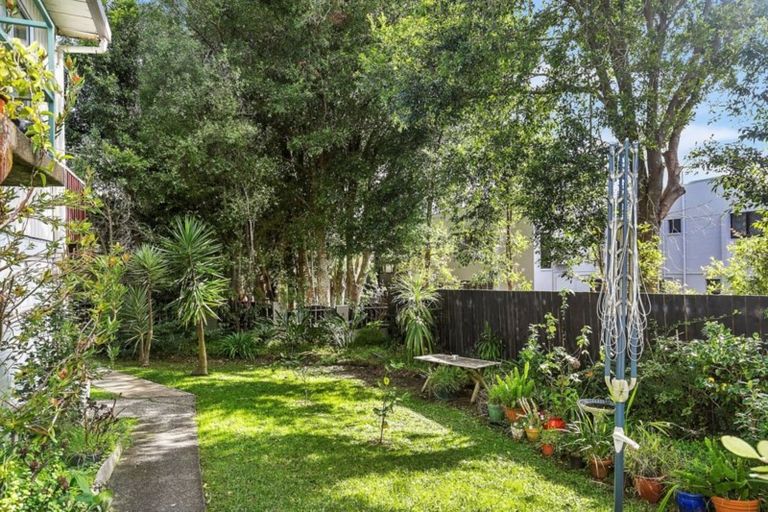 Photo of property in 1/19 Kathleen Street, Totara Vale, Auckland, 0627