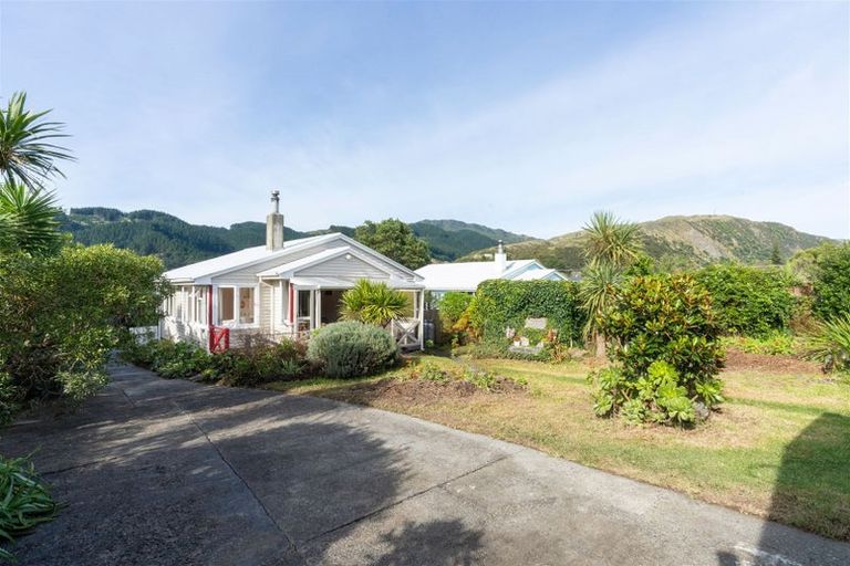 Photo of property in 9 Haumia Street, Paekakariki, 5034
