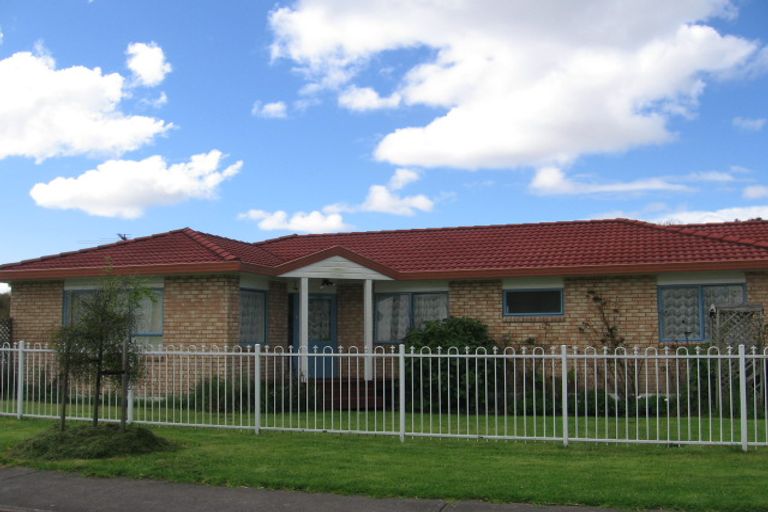 Photo of property in 1 Skybird Place, Glen Eden, Auckland, 0602