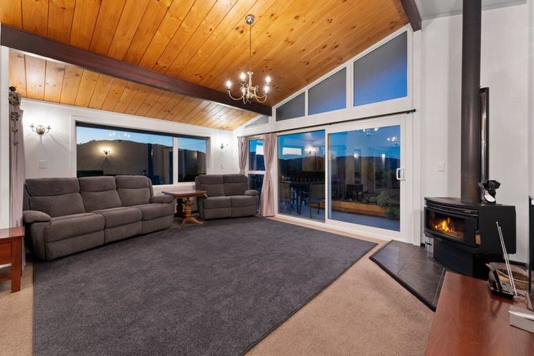 Photo of property in 13 Kenilworth Grove, Silverstream, Upper Hutt, 5019