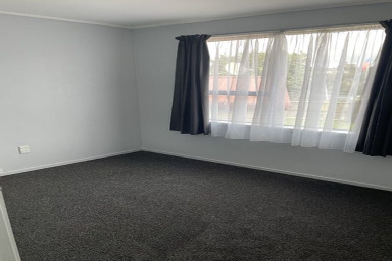 Photo of property in 1 West Harbour Drive, West Harbour, Auckland, 0618