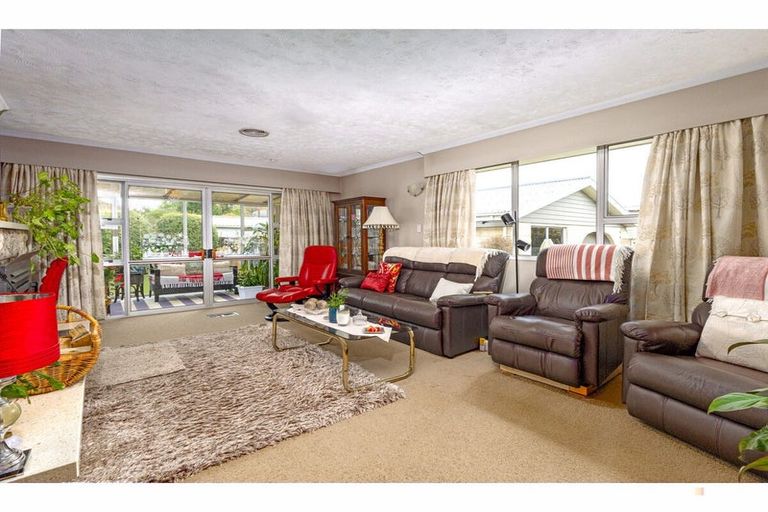 Photo of property in 20 Timaru Road, Waimate, 7924