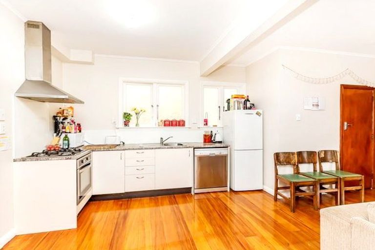 Photo of property in 77 Pirie Street, Mount Victoria, Wellington, 6011