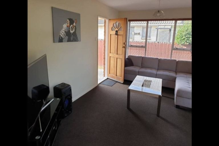 Photo of property in 64 Oakley Crescent, Hornby, Christchurch, 8042