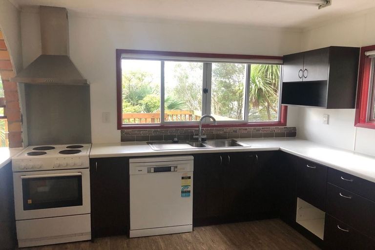 Photo of property in 2/12 Willis Street, Torbay, Auckland, 0630