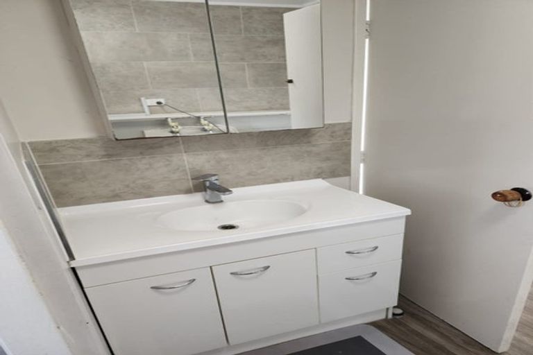 Photo of property in 1/198 Verbena Road, Birkdale, Auckland, 0626