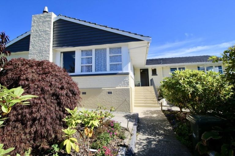 Photo of property in 2 Cambridge Place, Holmes Hill, Oamaru, 9401
