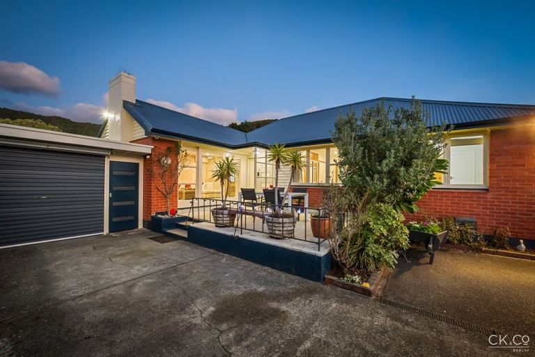 Photo of property in 4 Lockett Street, Waterloo, Lower Hutt, 5011