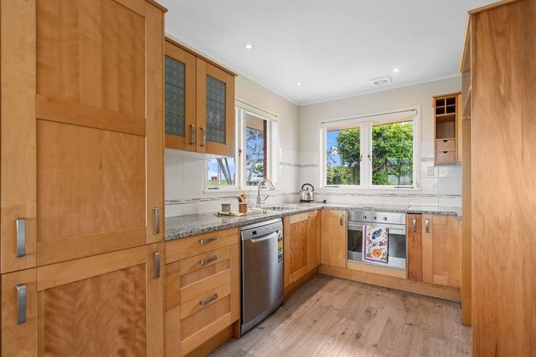 Photo of property in 2 Sycamore Drive, Sunnynook, Auckland, 0620