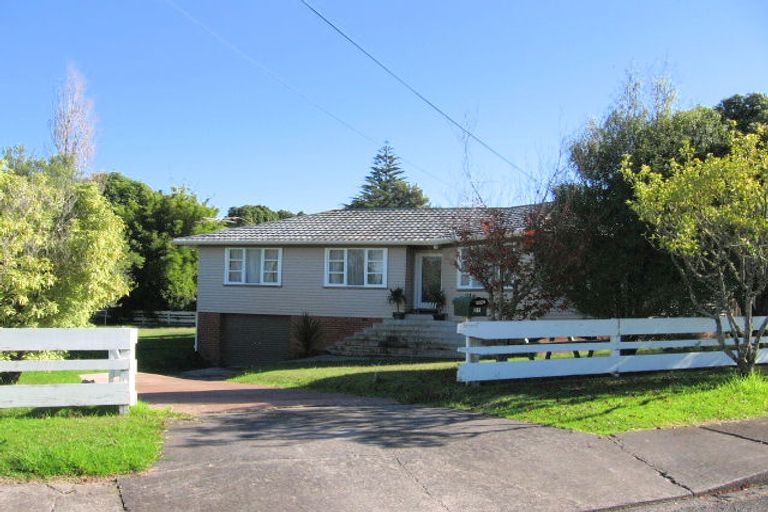 Photo of property in 21 Alwyn Avenue, Te Atatu South, Auckland, 0610