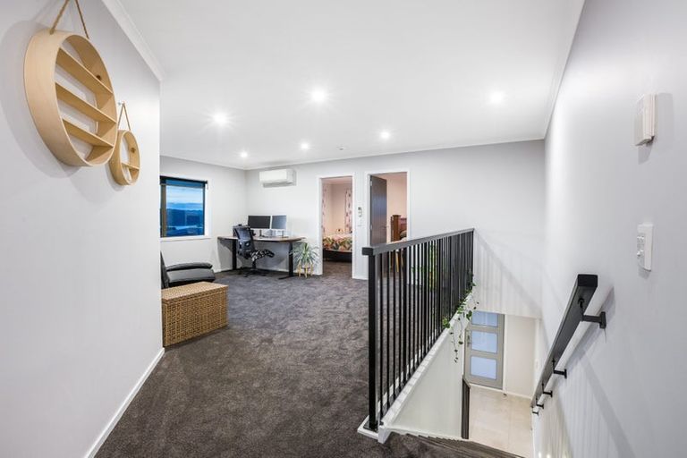 Photo of property in 17 Kepler Way, Aotea, Porirua, 5024