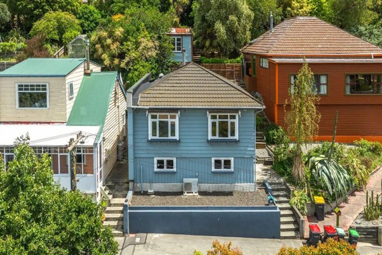 Photo of property in 11 Hawkhurst Road, Lyttelton, 8082