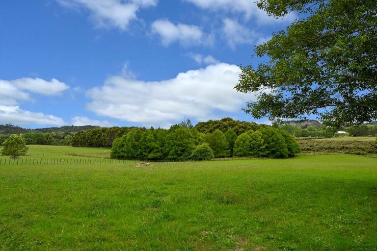 Photo of property in 945 Kahikatea Flat Road, Waitoki, Kaukapakapa, 0871