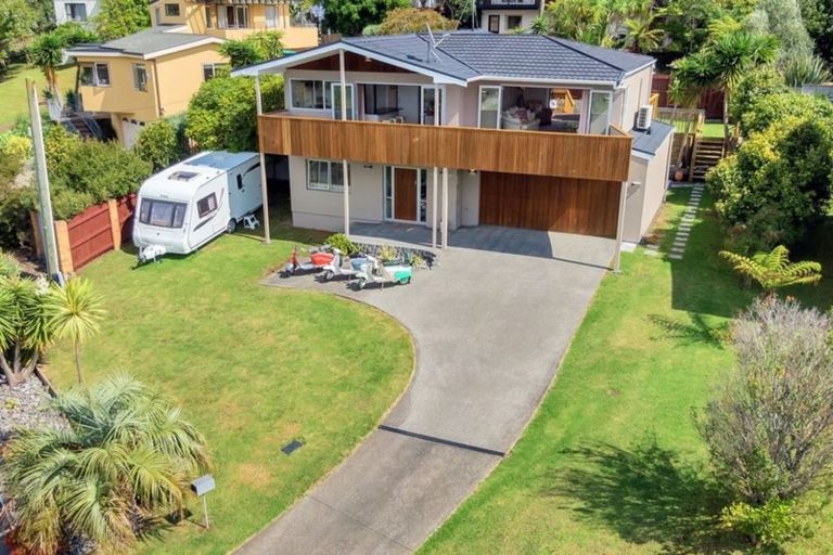 Photo of property in 7 Rossmore Terrace, Murrays Bay, Auckland, 0630