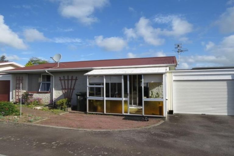 Photo of property in 2/147 Carrington Street, Lower Vogeltown, New Plymouth, 4310