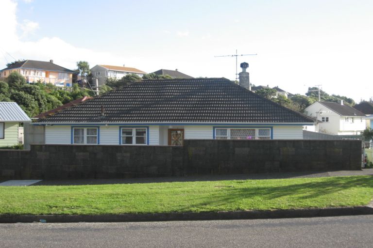 Photo of property in 3 Hereford Street, Cannons Creek, Porirua, 5024