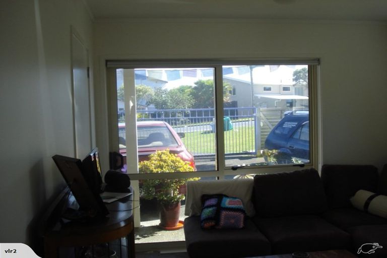 Photo of property in 1409 Whangaparaoa Road, Army Bay, Whangaparaoa, 0930