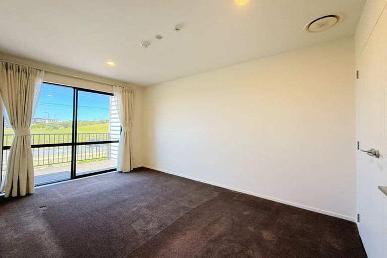 Photo of property in 10 Peony Mews, Oteha, Auckland, 0632
